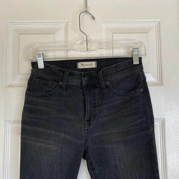 MADEWELL Petite 9 Inch  Mid-Rise Skinny Jeans in Black Sea Size 26P Distressed - Picture 4 of 11